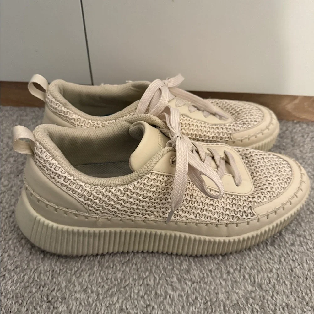 Elegant Cream Platform Sneakers for Women - Picture 6 of 10